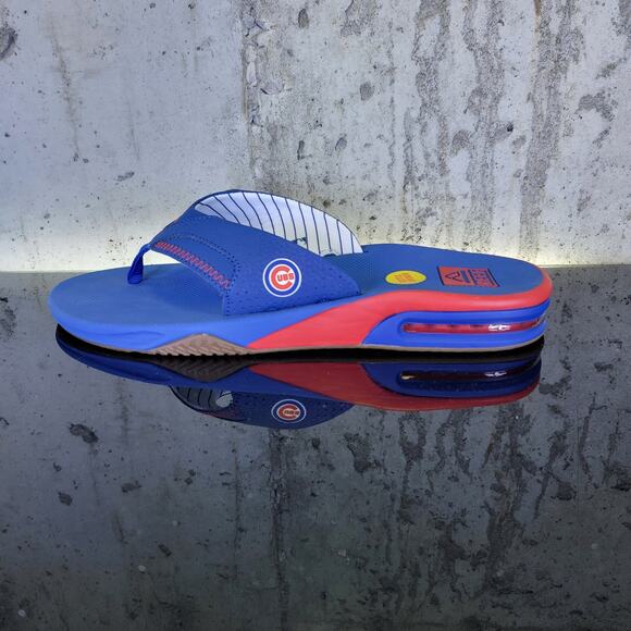 Chicago Cubs REEF Fanning Sandals Men’s Size 11 Red Blue Bottle Opener NEW - Picture 1 of 6